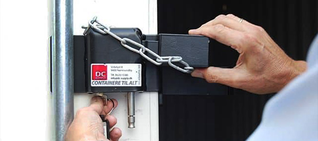Tilbehør og låse til containere